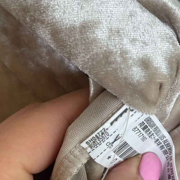 FOREVER 21 Plus Champagne Velvet Off the Shoulder Long sleeve Top - Picture 4 of 7